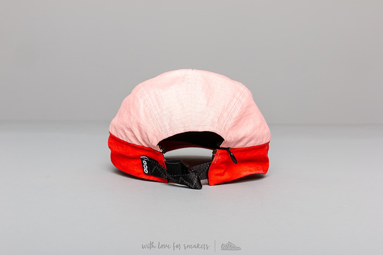 Coral discount nike hat