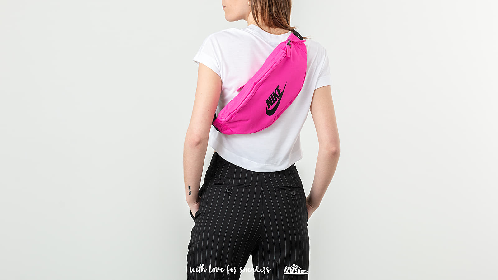 Riñoneras Nike Heritage Hip Pack Neon Pink