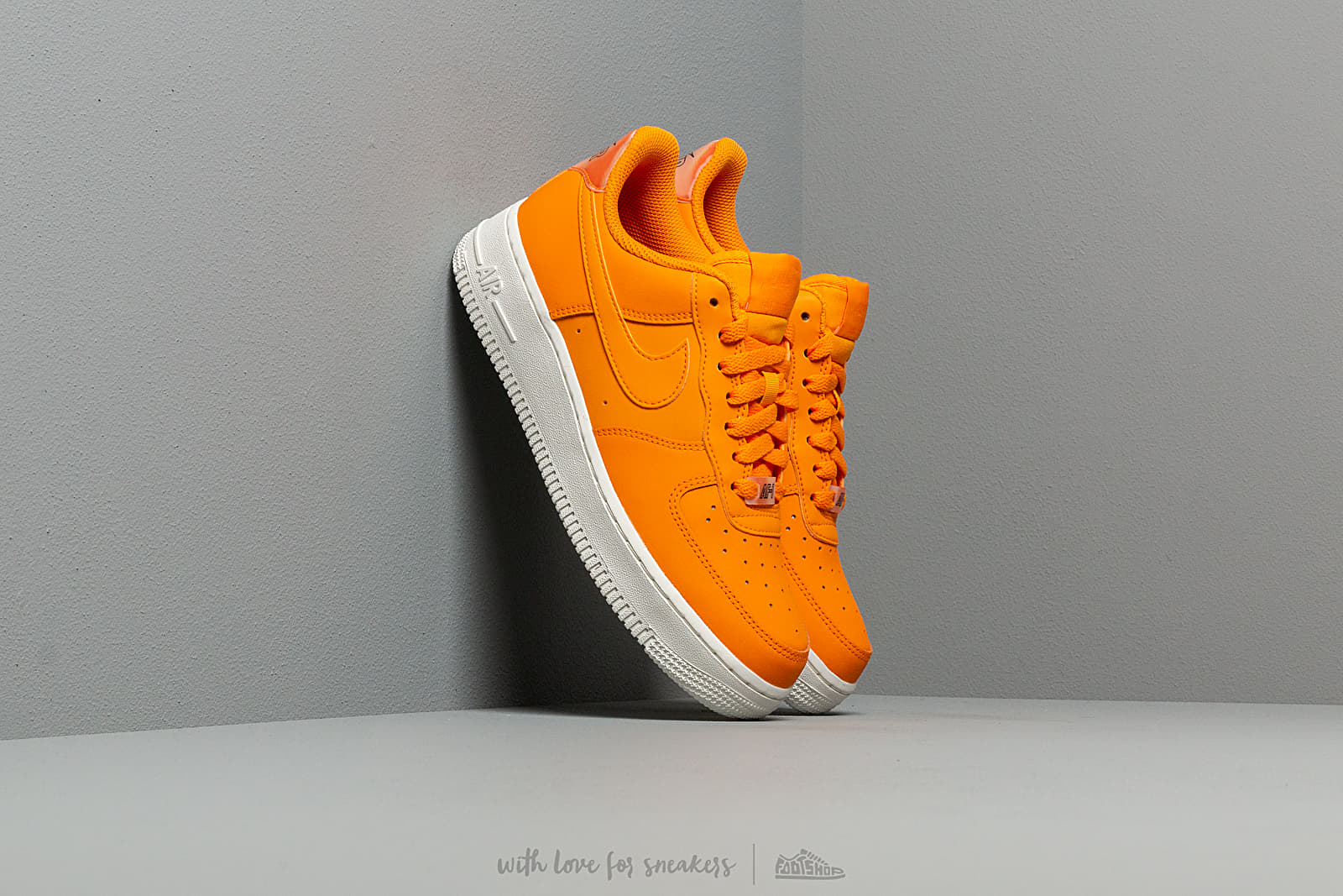 Damen Sneaker und Schuhe Nike Wmns Air Force 1 '07 Essential Orange Peel/ Orange Peel-Summit White