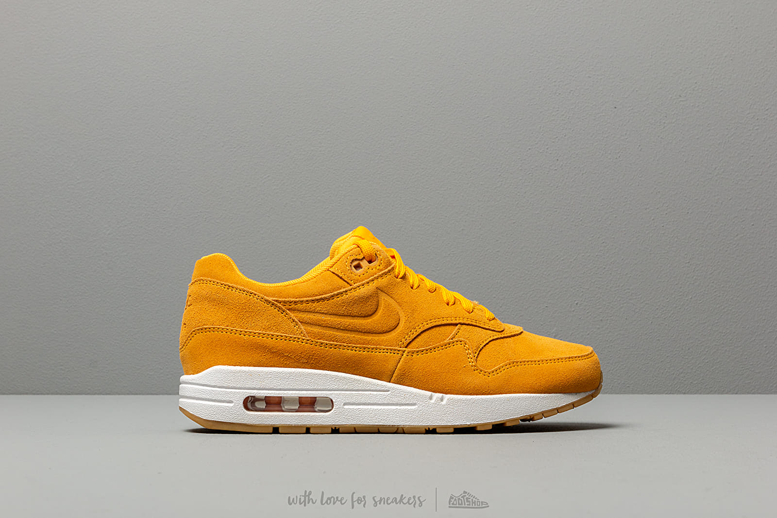 Women's air max 1 premium university gold outlet