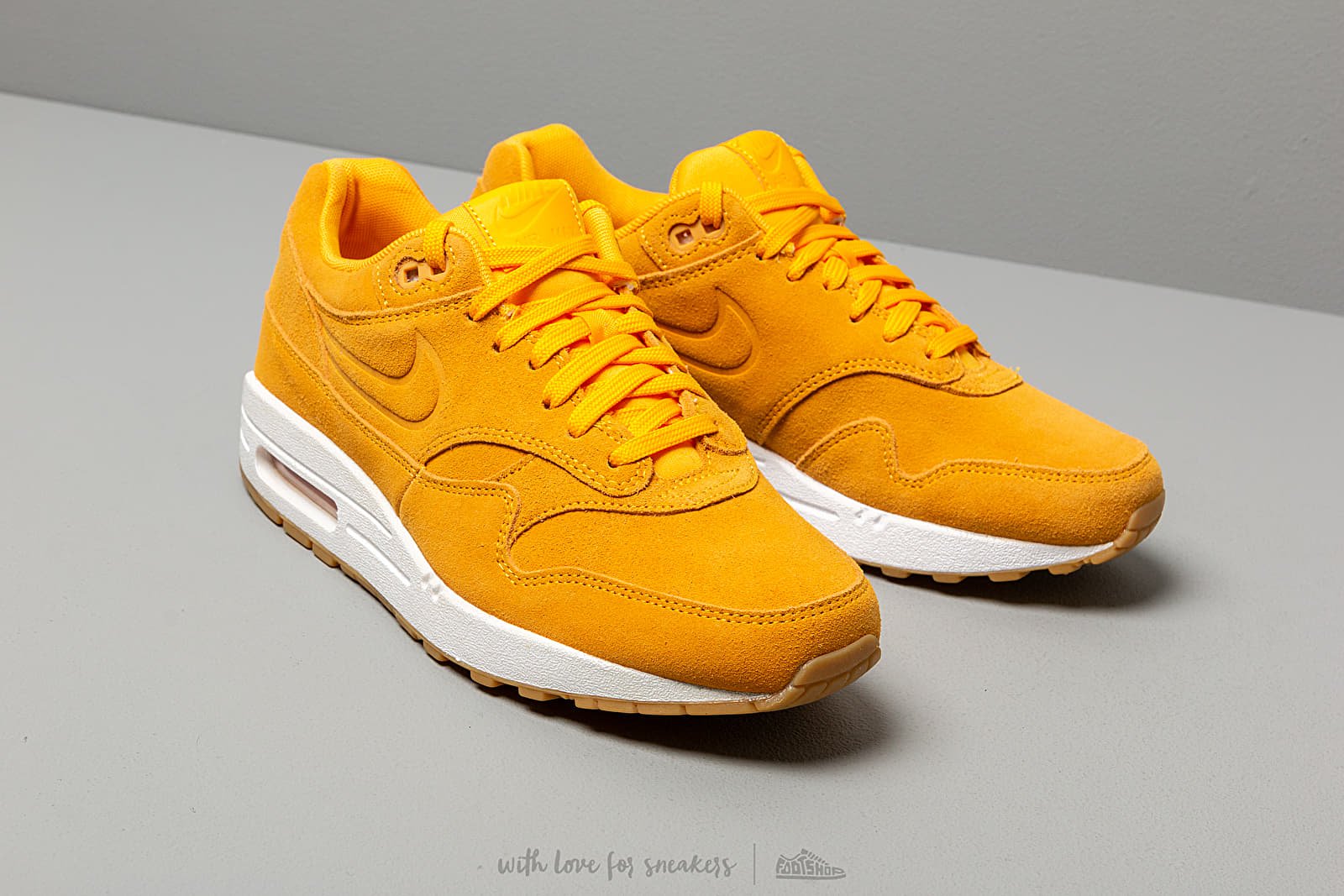 Nike women's air max 1 premium university gold online