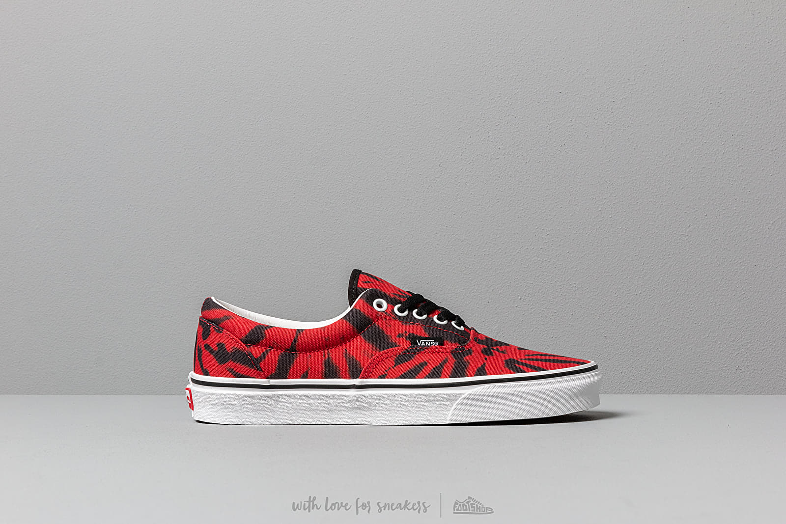 Vans era tie dye tango red hotsell