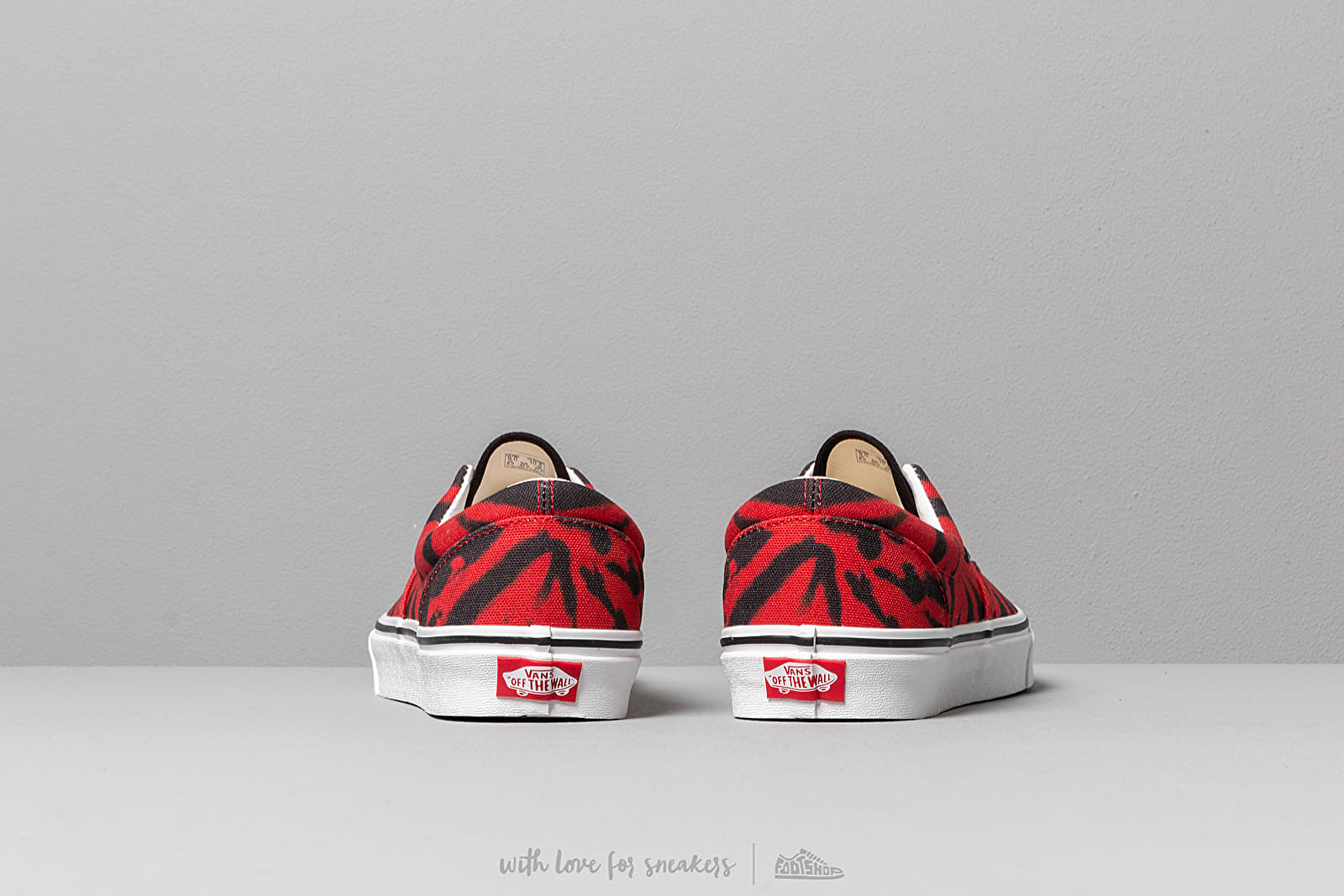 Vans era tie deals dye tango red