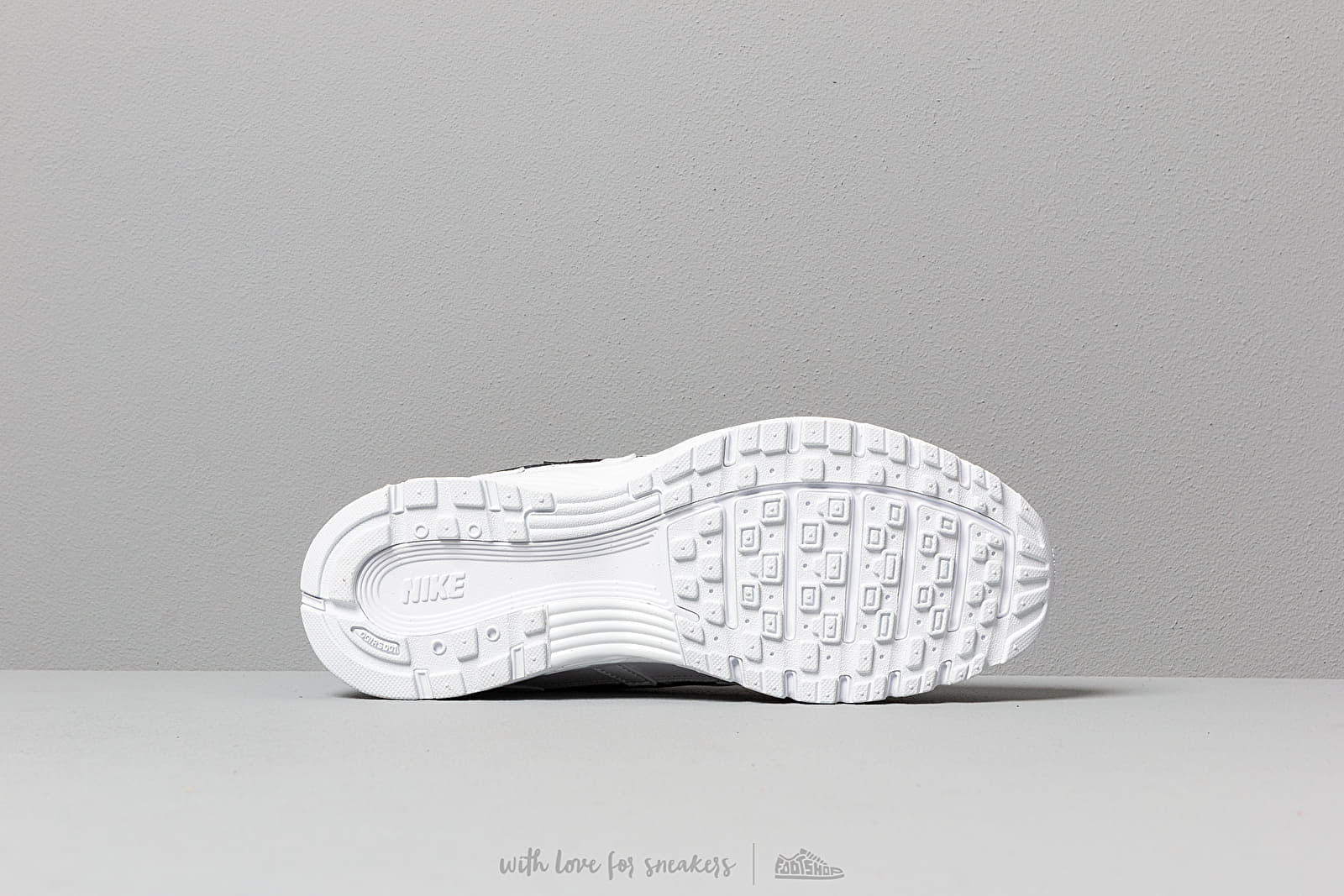 Moteriška avalynė Nike W P-6000 Black/ White