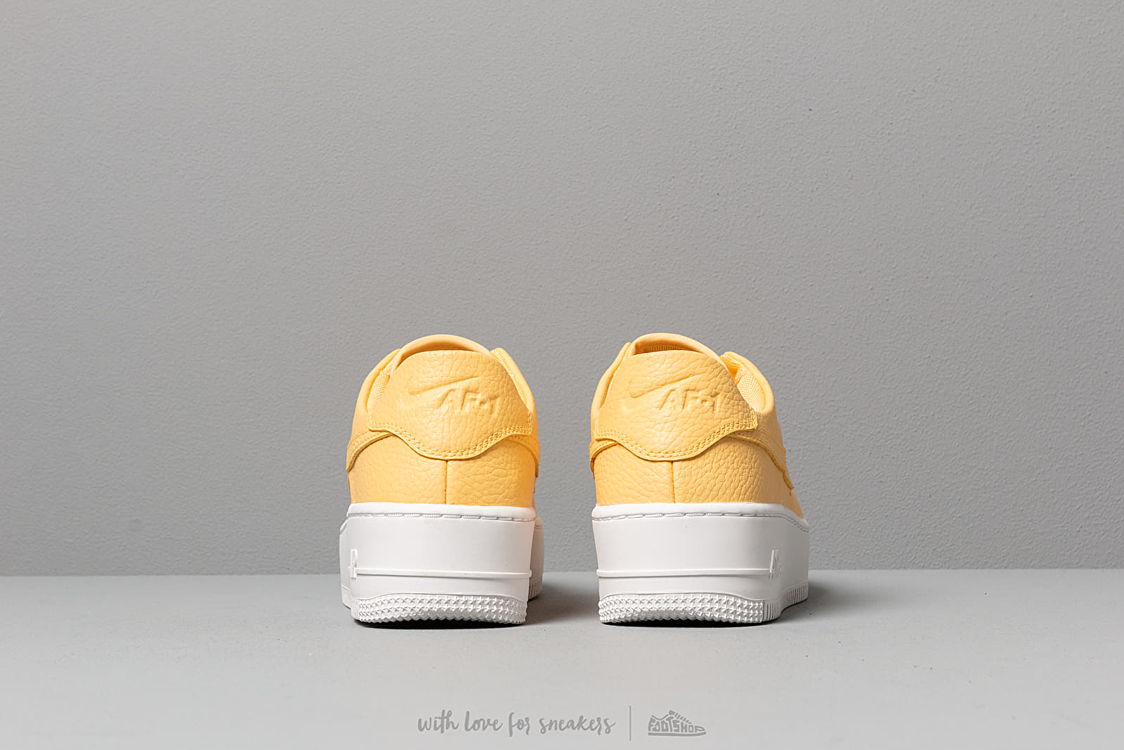 Chaussures et baskets femme Nike W Air Force 1 Sage Low Topaz Gold Topaz Gold White Footshop