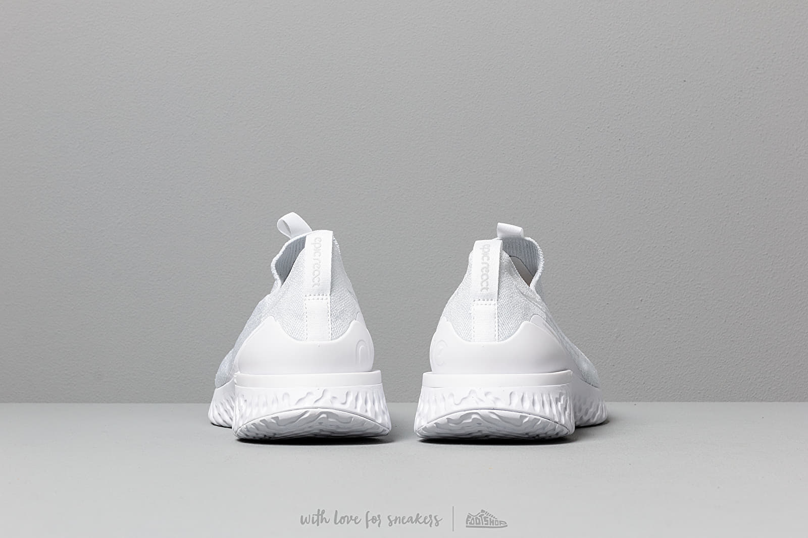 Nike epic phantom react flyknit white hotsell