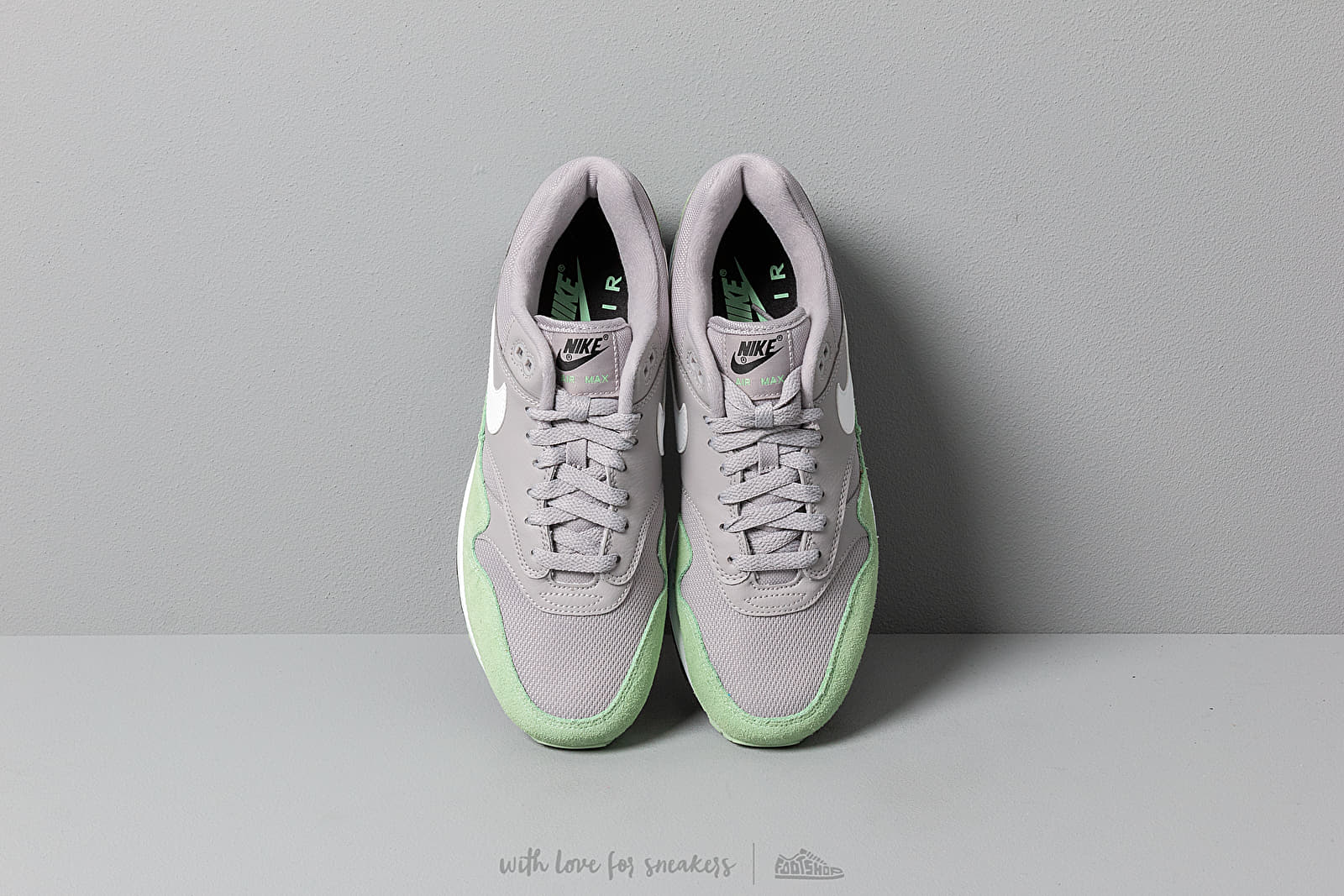 Men s shoes Nike Air Max 1 Atmosphere Grey White Fresh Mint Black