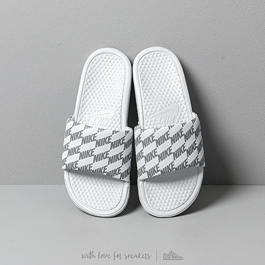 Nike air benassi deals