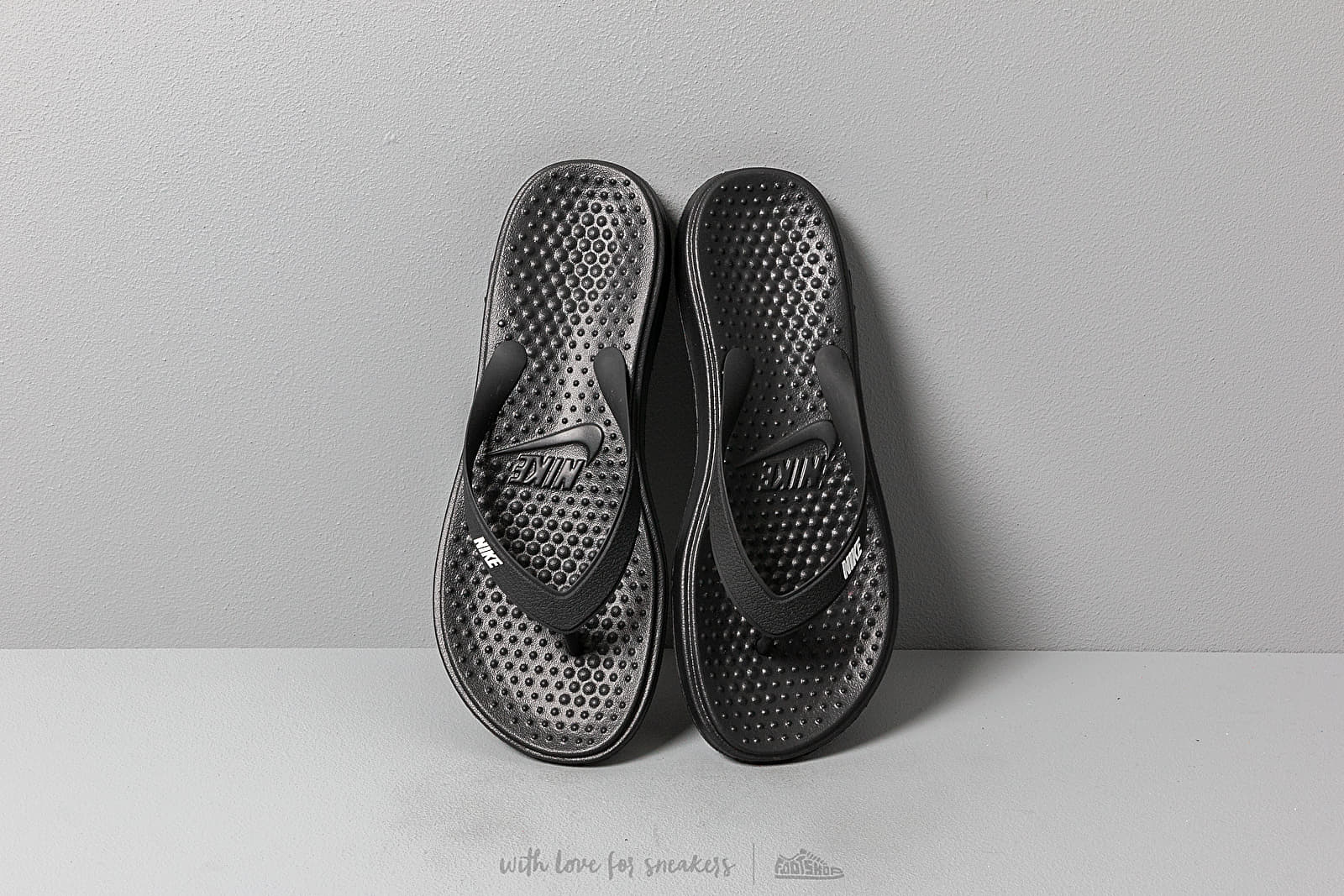 Otroške superge in čevlji Nike Solay Thong (GS/PS) Black/ White