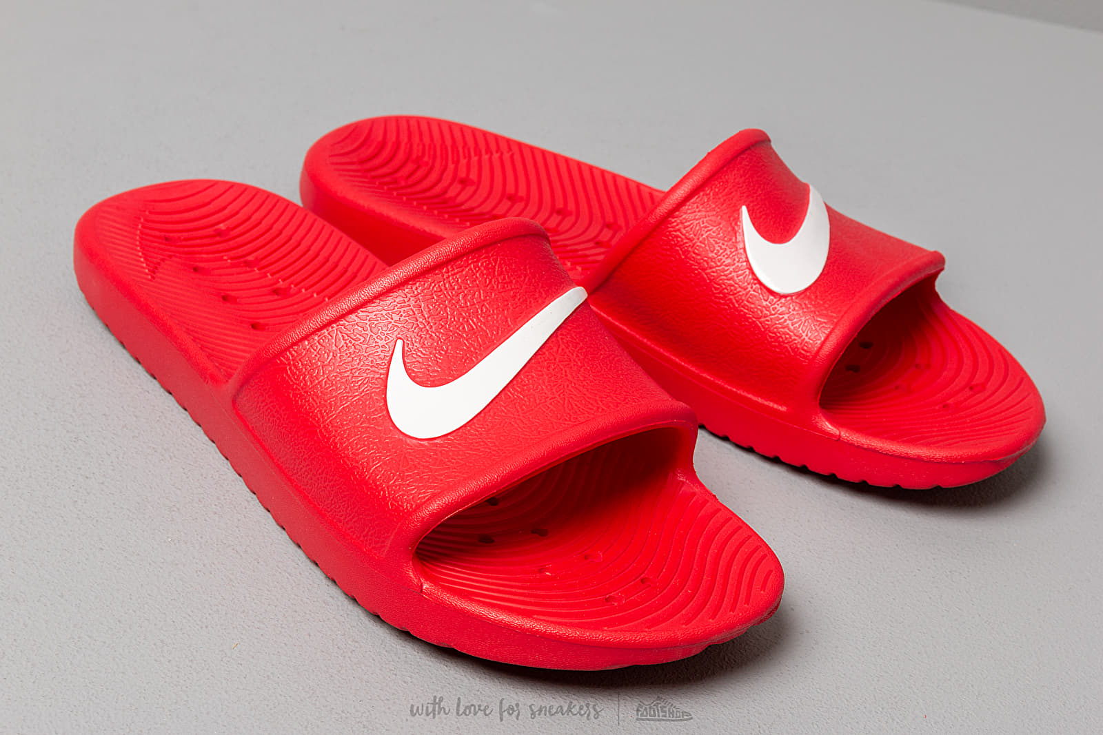 Joggesko og sko for barn Nike Kawa Shower (GS/PS) University Red/ White