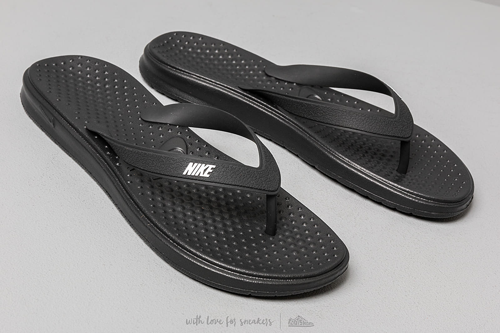 Otroške superge in čevlji Nike Solay Thong (GS/PS) Black/ White