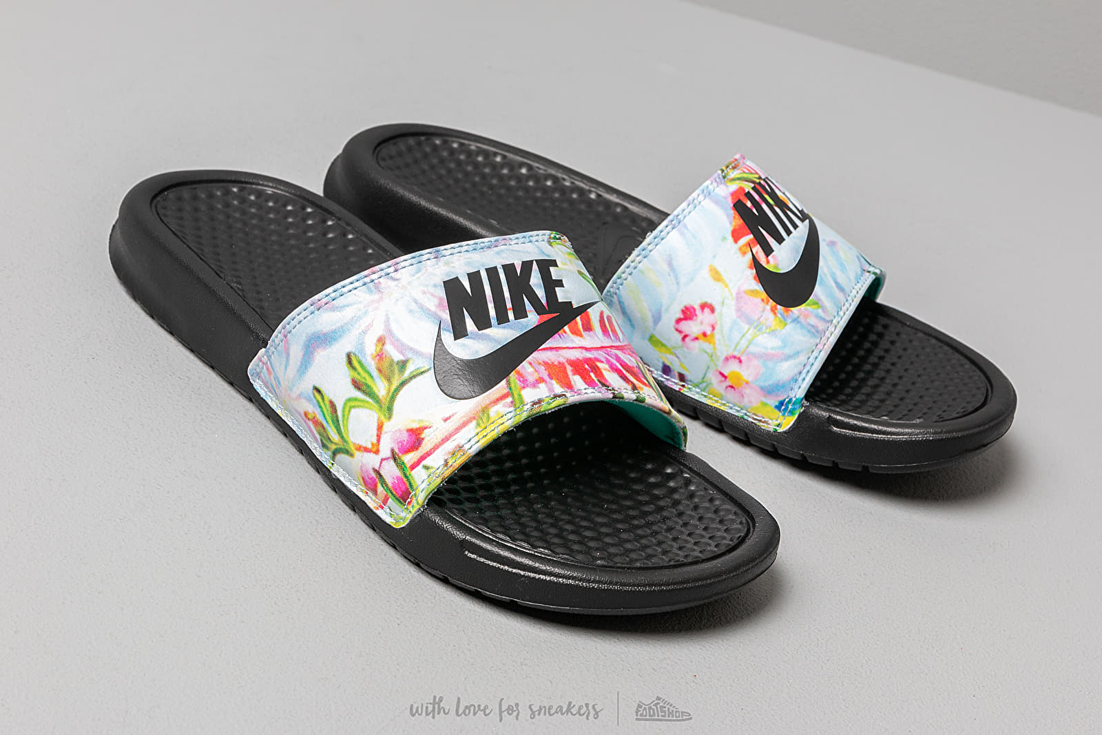 Încălțăminte și sneakerși pentru femei Nike Wmns Benassi JDI Pure Platinum/ Black