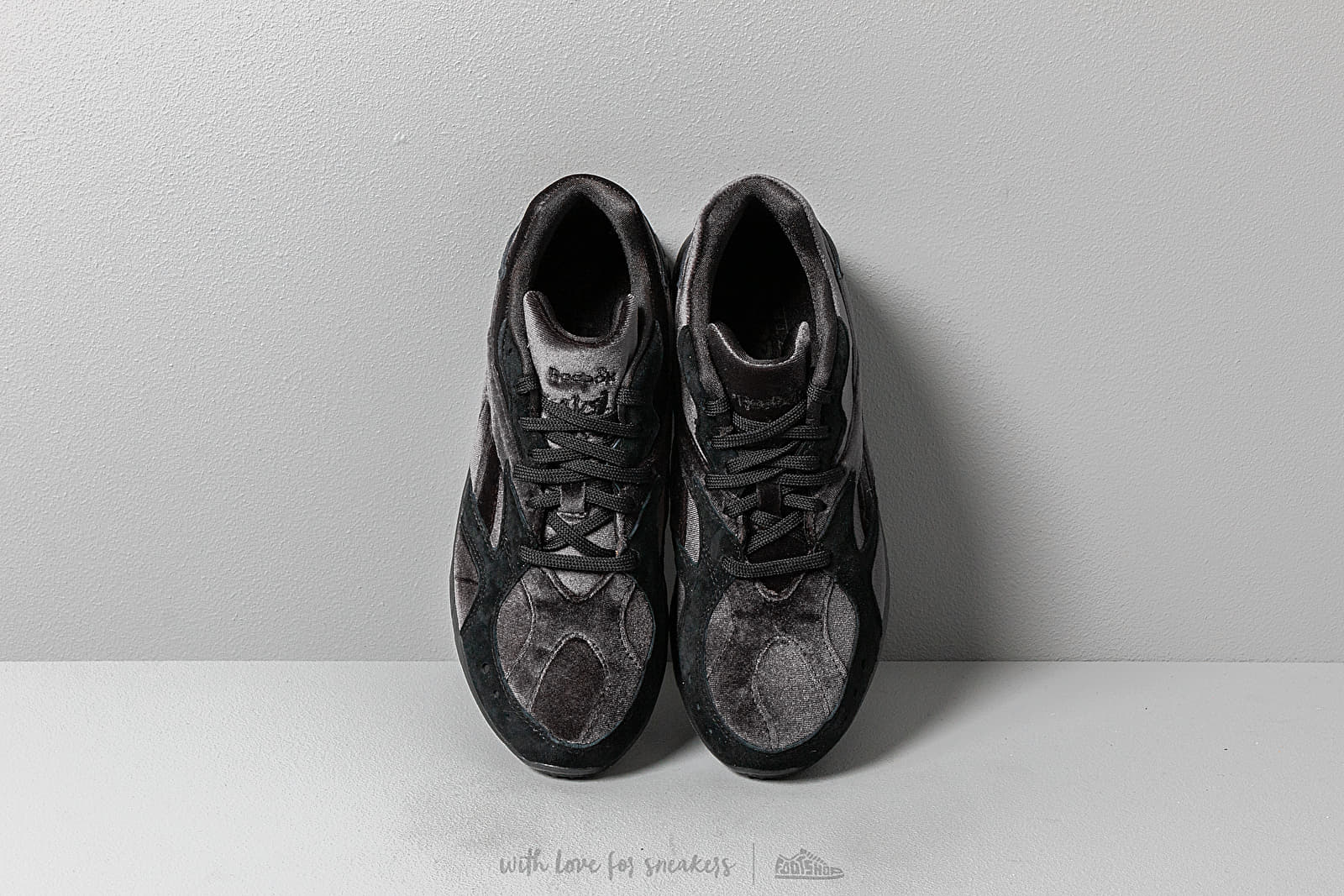 Women s shoes Reebok Aztrek TRB Women Black Black Gravel Footshop