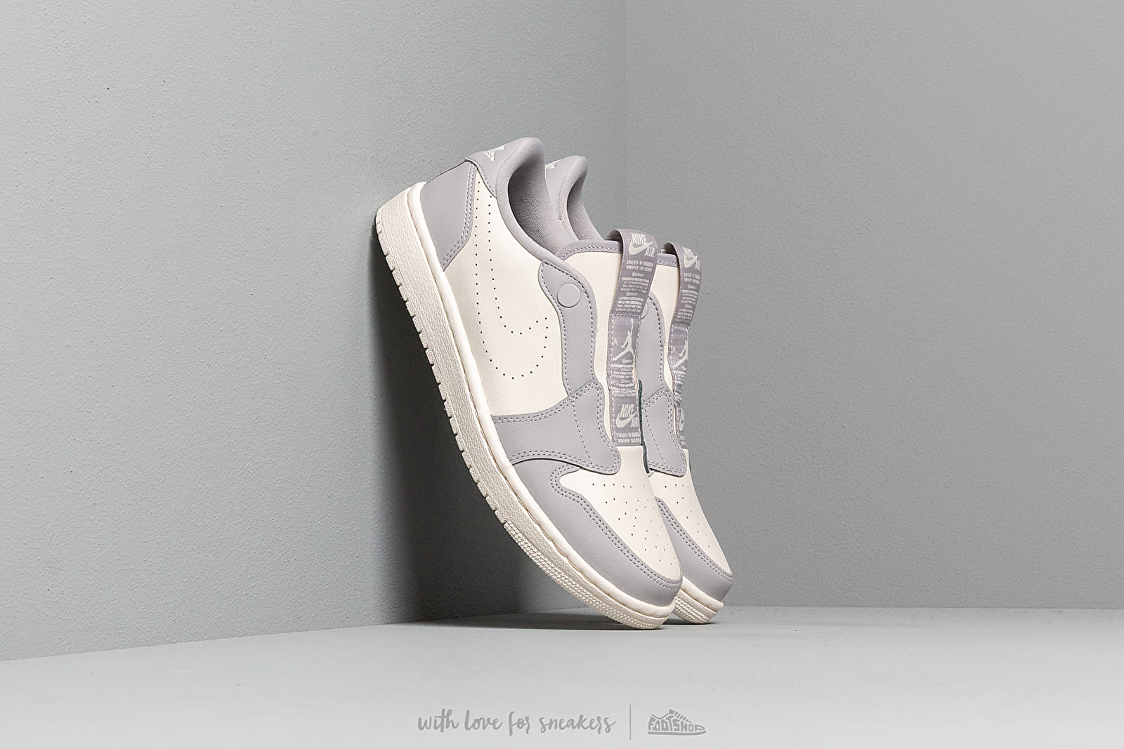 Nike air jordan 1 retro low slip on sale