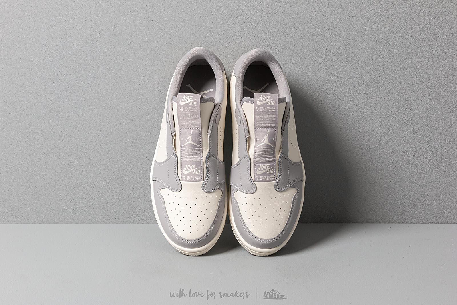 Naisten kengät Air Jordan WMNS 1 Retro Low Slip Atmosphere Grey/ Pale Ivory-Pale Ivory