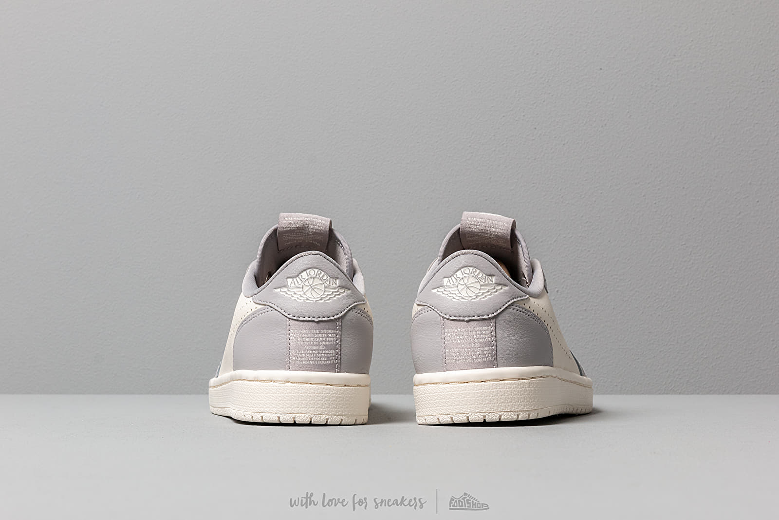Naisten kengät Air Jordan WMNS 1 Retro Low Slip Atmosphere Grey/ Pale Ivory-Pale Ivory