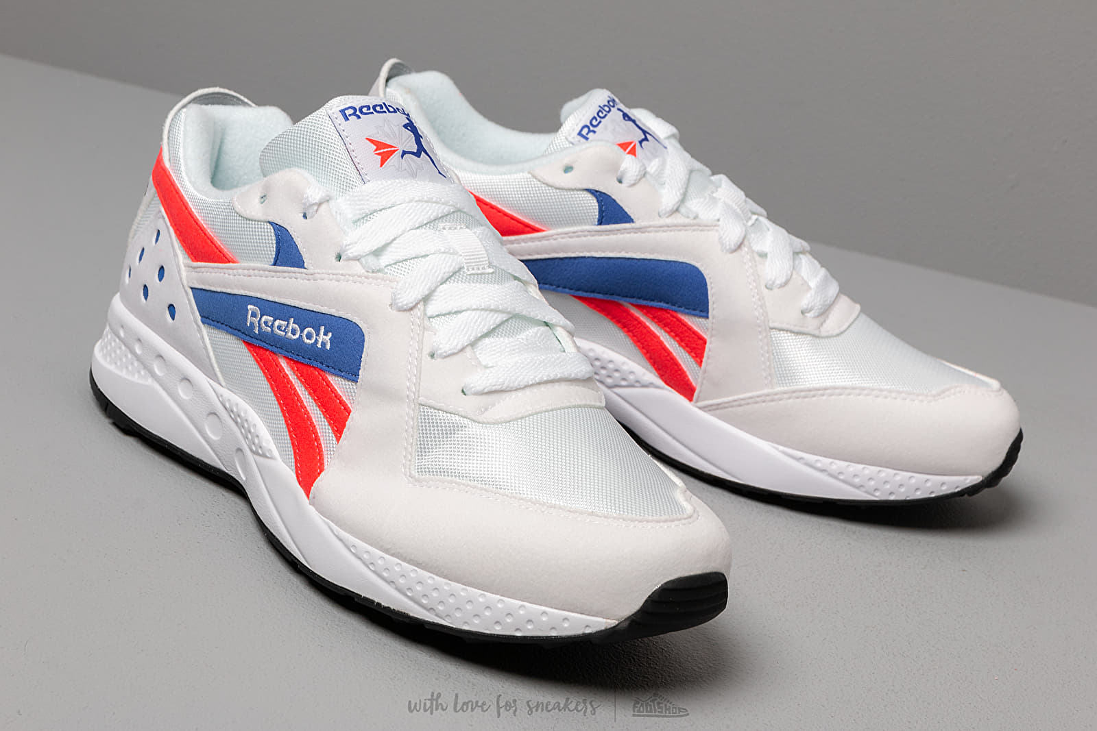 Reebok pyro white hotsell