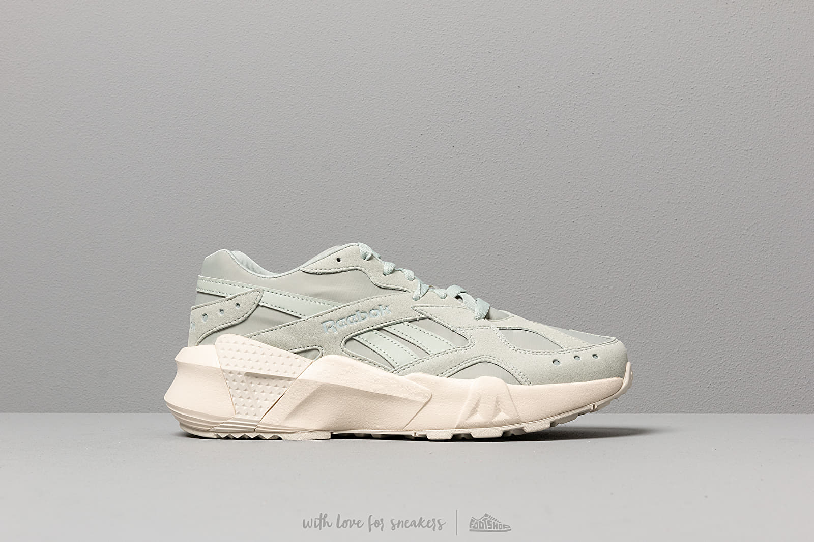 White reebok aztrek shop