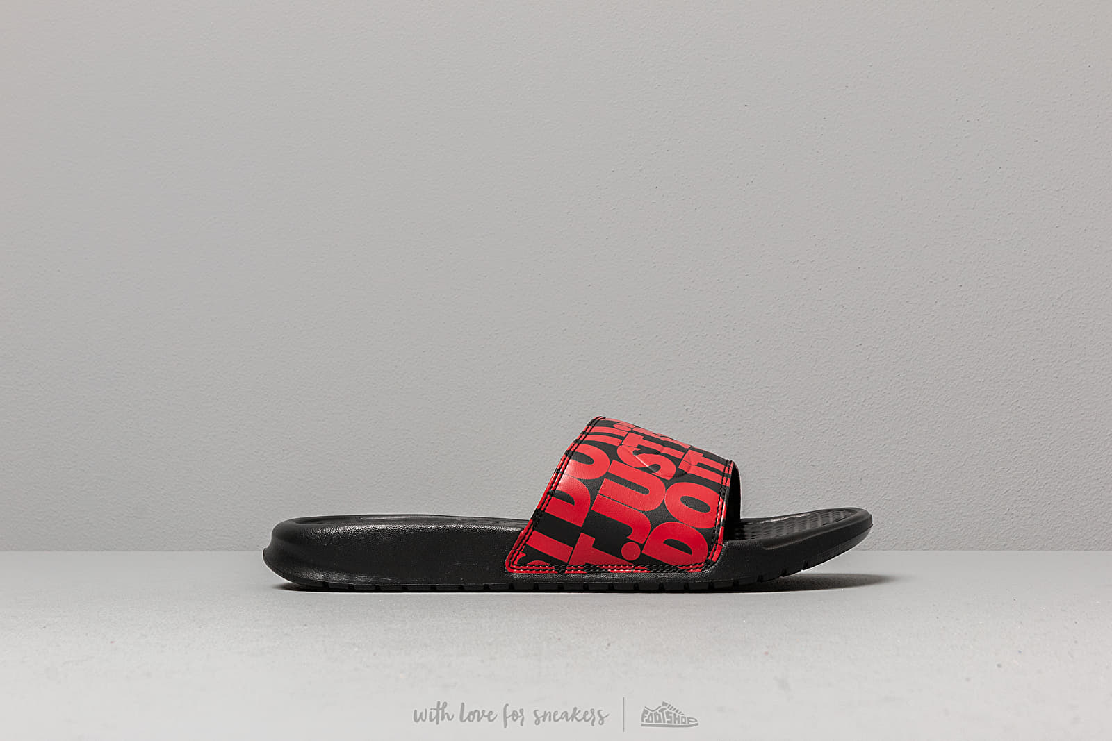 Обувки Nike Benassi Jdi Print Black/ University Red
