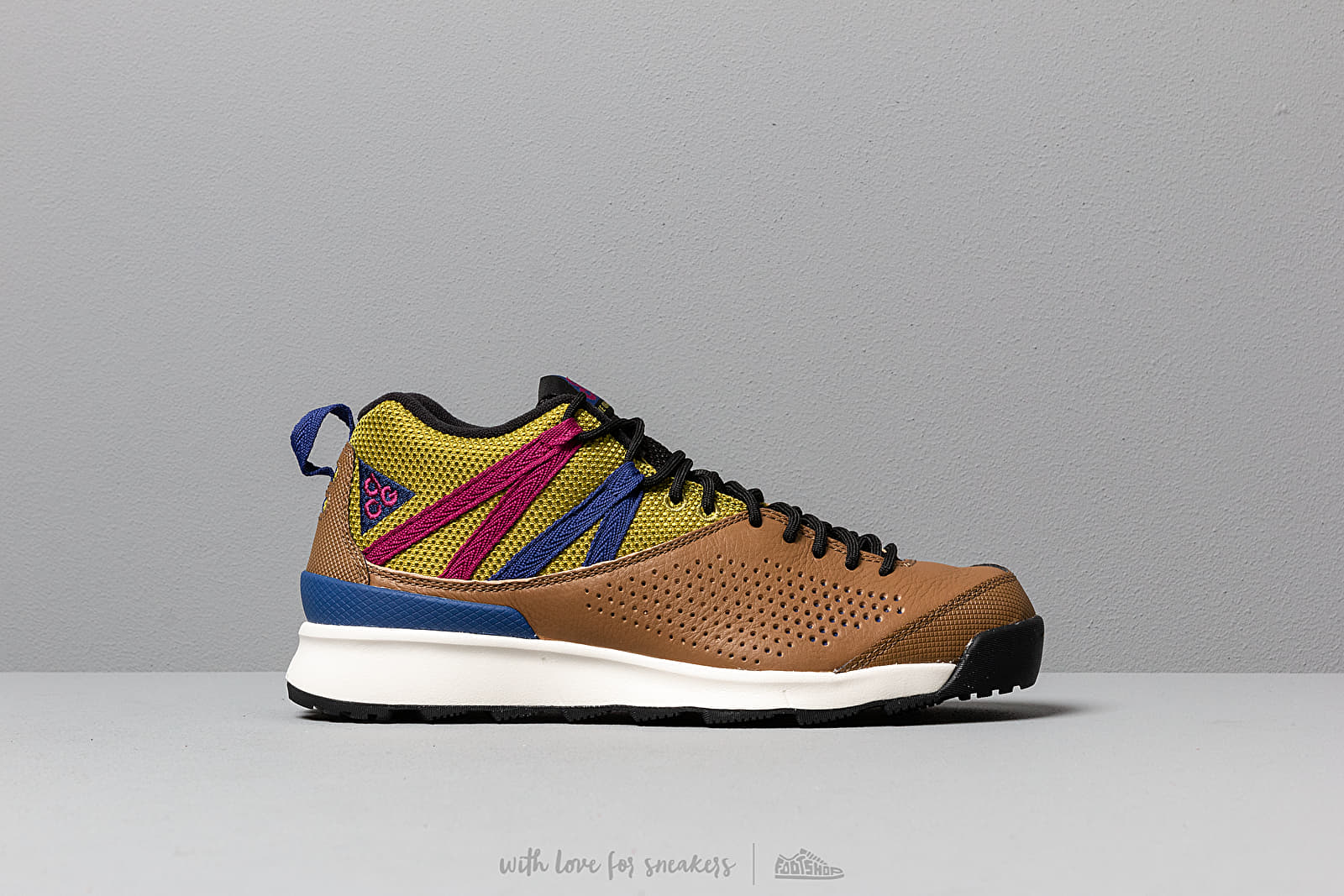 Men s shoes Nike ACG Okwahn II Golden Beige Deep Royal Blue True