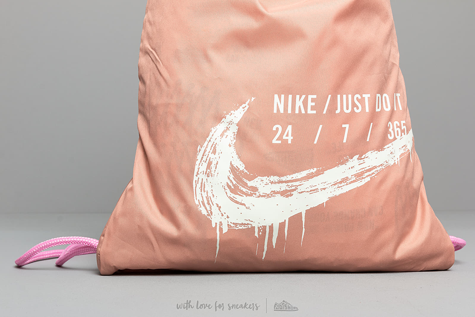 Mochilas para el gimnasio Nike Graphic Gym Sack Rose Gold/ Psychic Pink