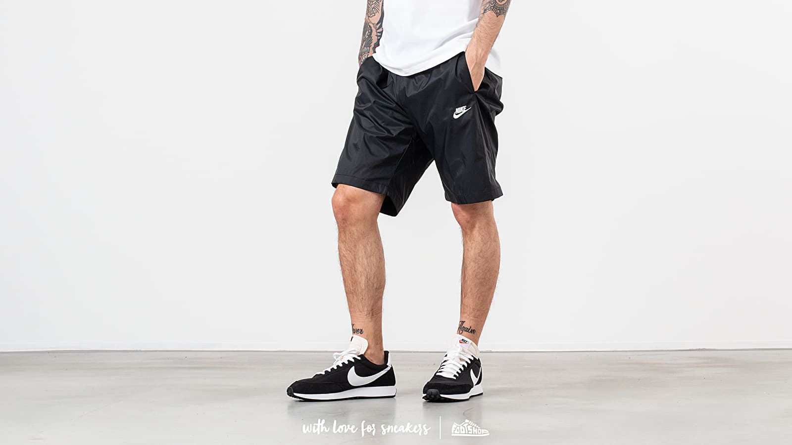 Nike woven shorts in black outlet