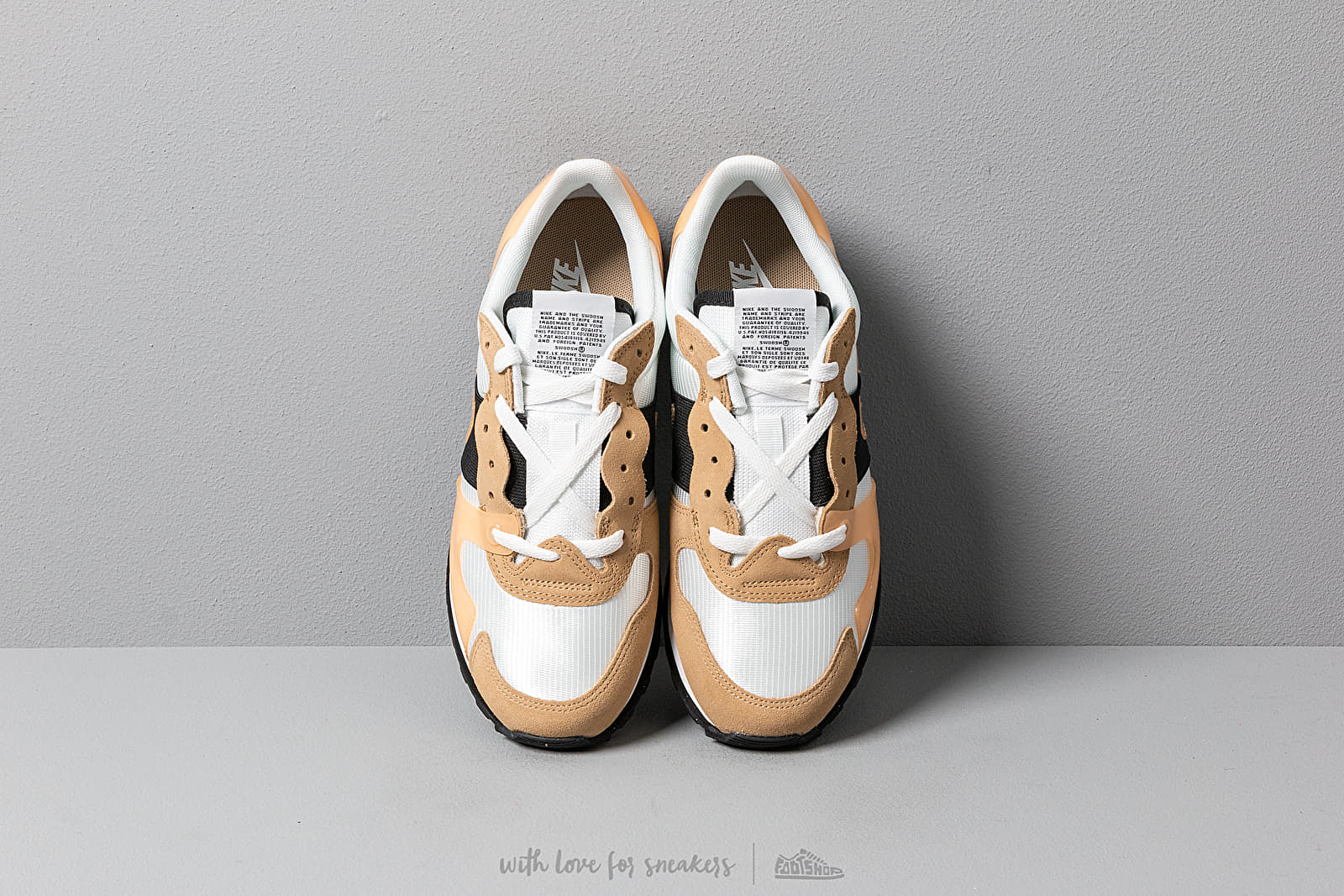 Damen Sneaker und Schuhe Nike W V-Love O.X. White/ Fuel Orange-Parachute Beige-Black
