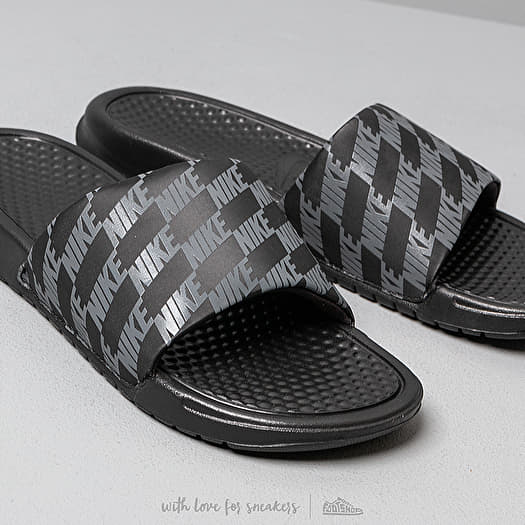Nike benassi black discount
