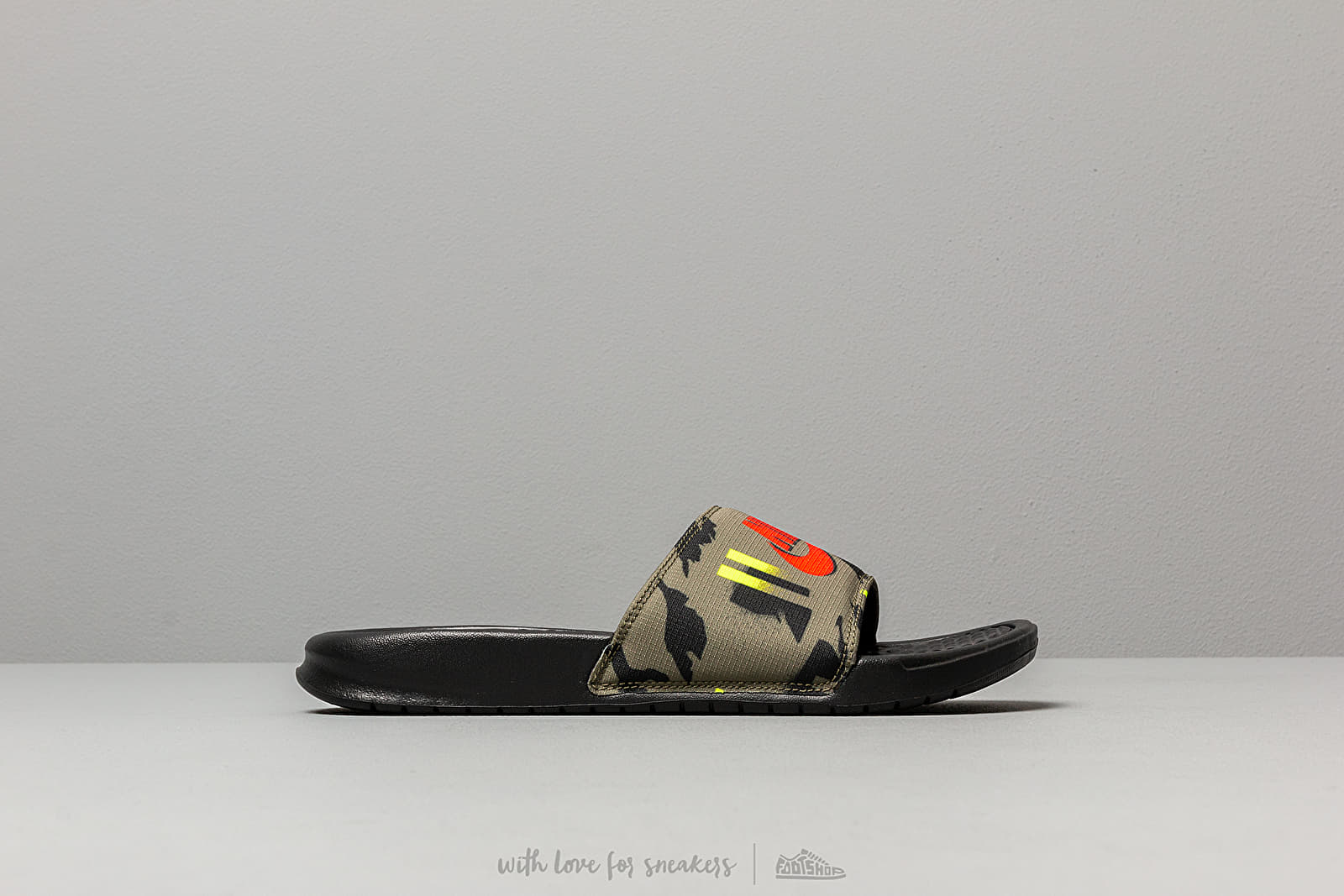 Nike benassi new arrivals olive