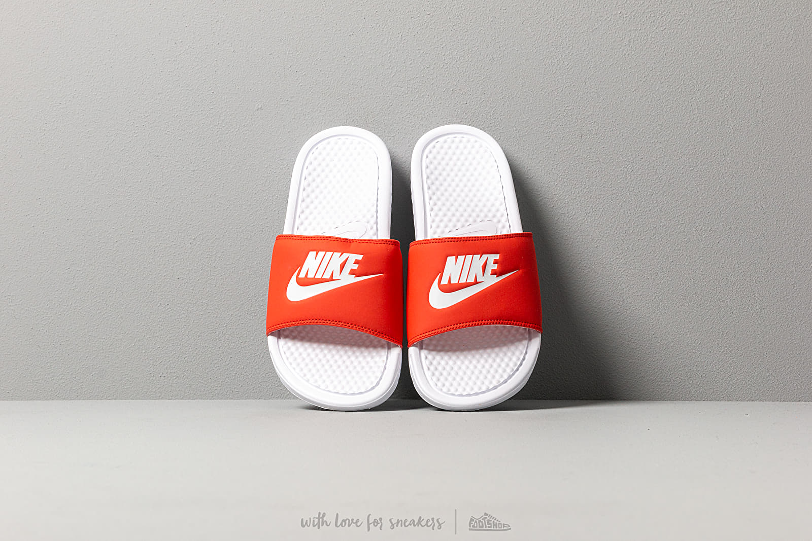Мъжки кецове и обувки Nike Benassi Jdi White/ White-Mystic Red