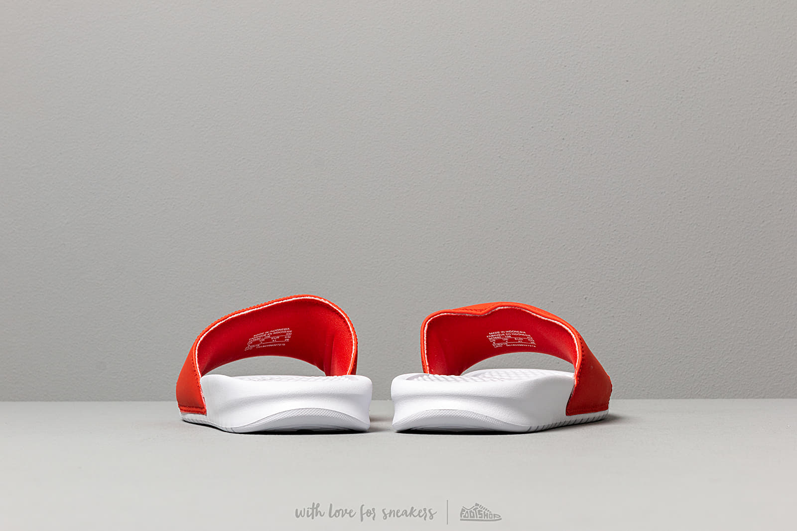Мъжки кецове и обувки Nike Benassi Jdi White/ White-Mystic Red
