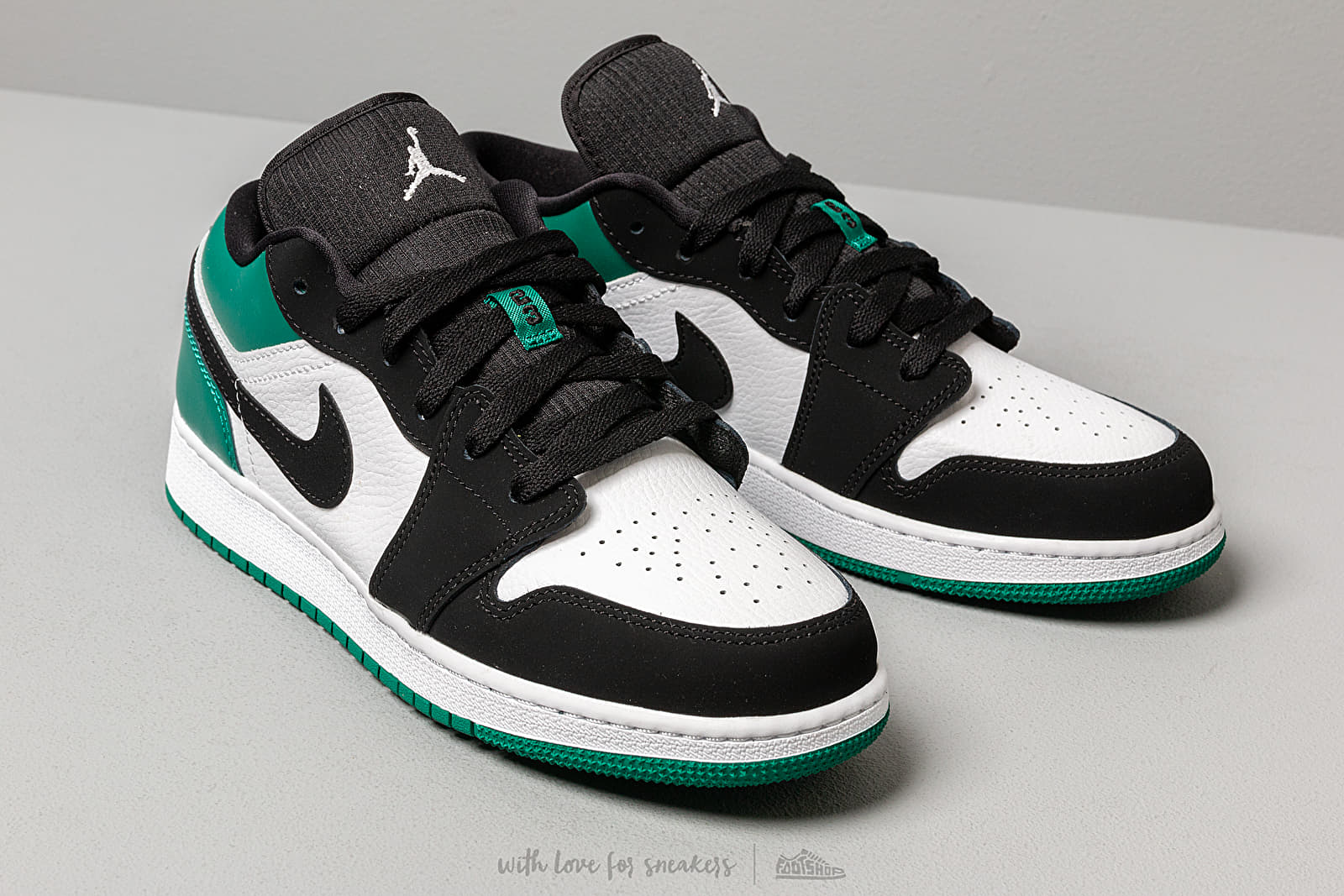 Jordan low store mujer