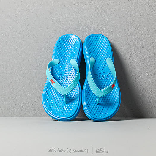 Nike solay sales kids