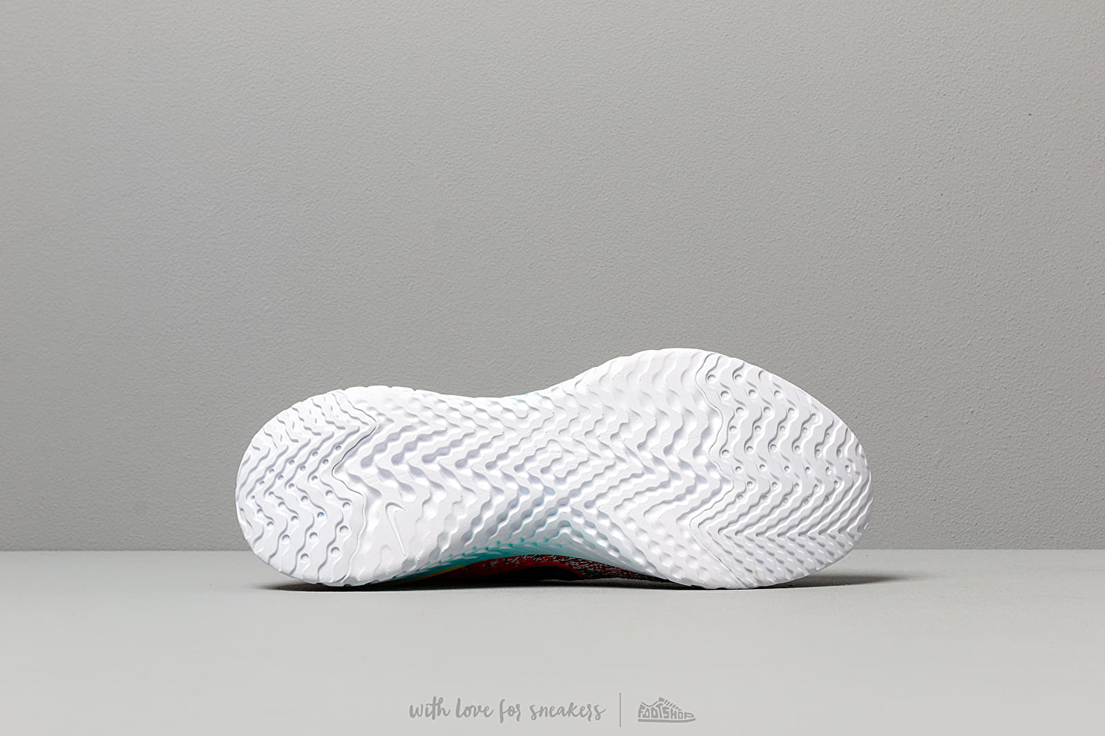 Nike epic react flyknit 2 black hot sale and red
