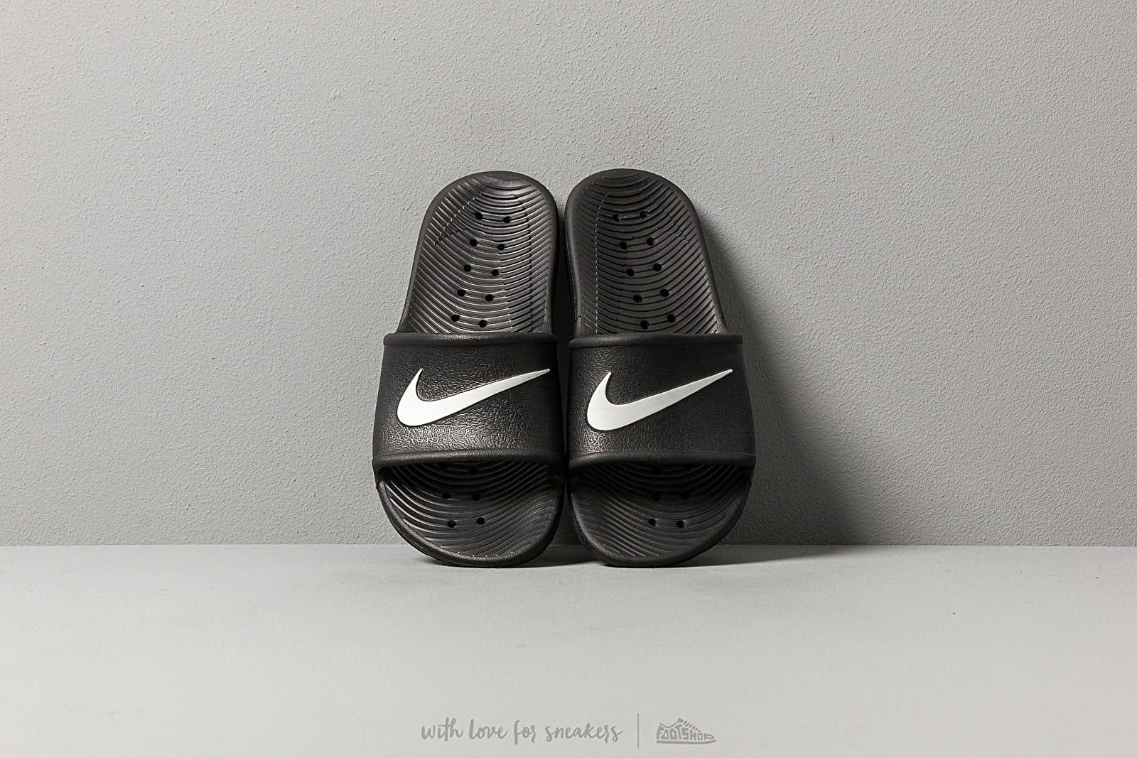 Női cipők Nike Kawa Shower (GS/PS) Black/ White