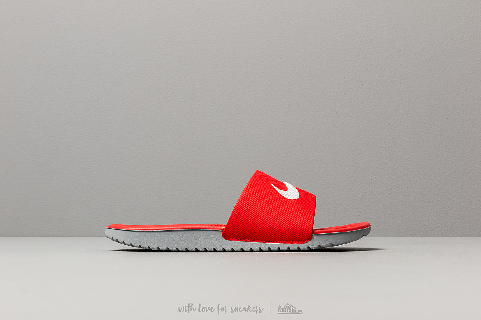Boys red hot sale nike slides