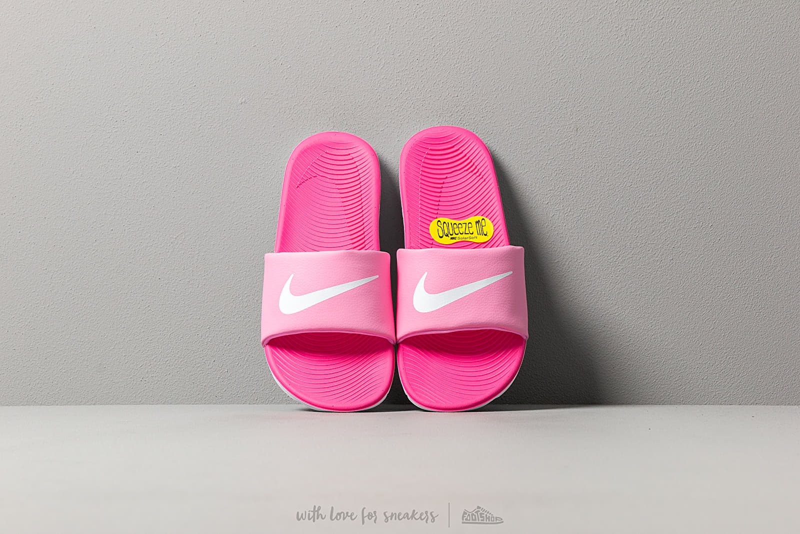 Nike kawa slide youth pink online