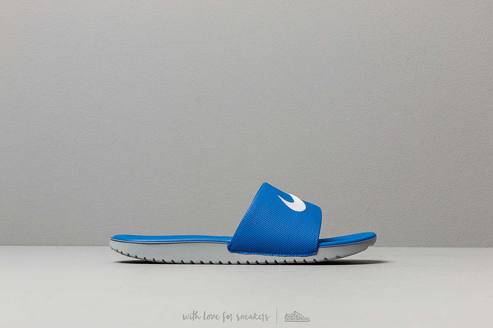 Kids' sneakers and shoes Nike Kawa Slide (GS/PS) Hyper Cobalt/ White