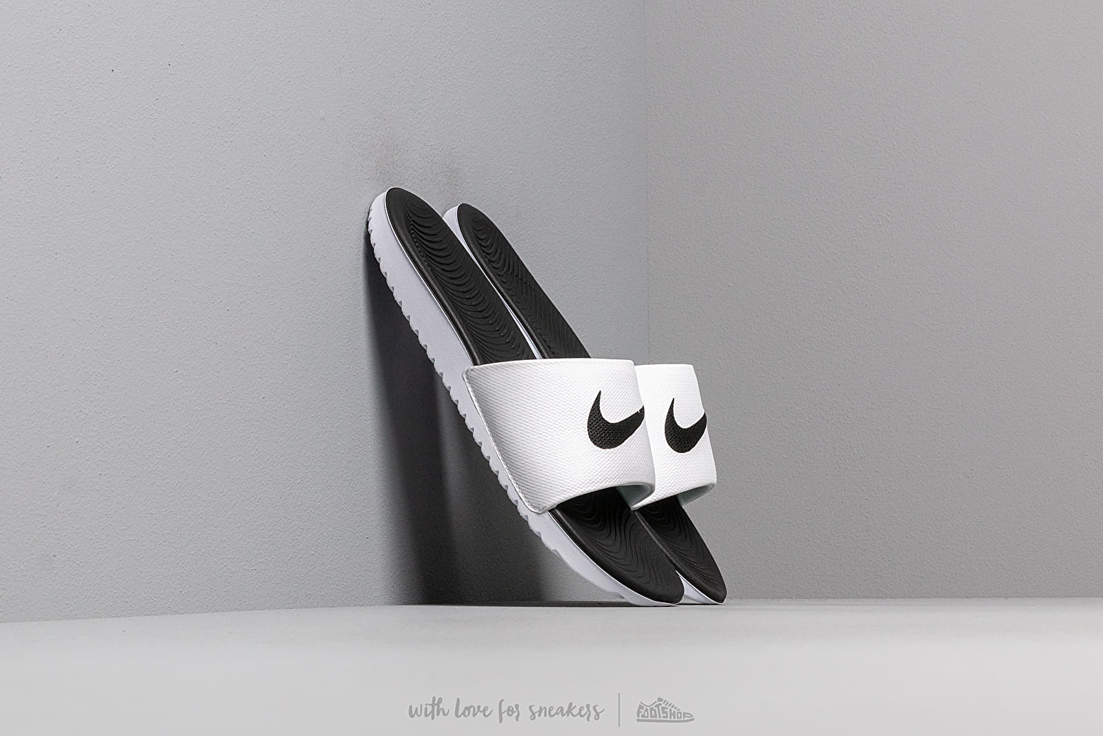 Chaussures et baskets enfants Nike Kawa Slide (GS/PS) White/ Black
