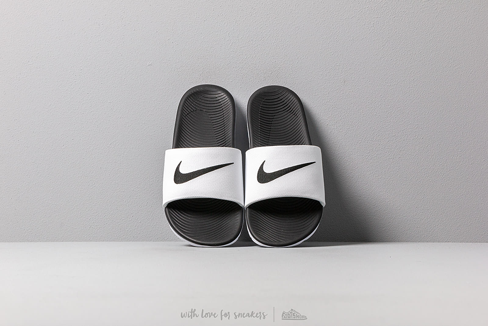 Vaikų sportbačiai ir batai Nike Kawa Slide (GS/PS) White/ Black