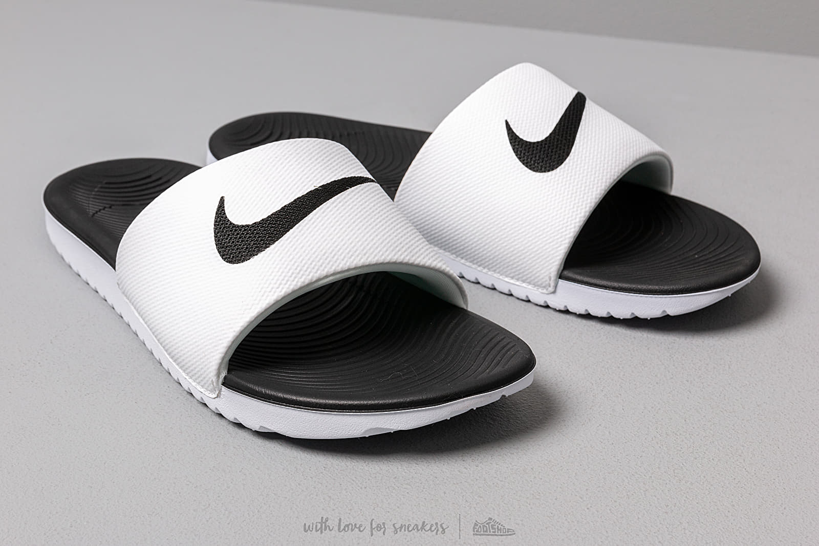 Vaikų sportbačiai ir batai Nike Kawa Slide (GS/PS) White/ Black