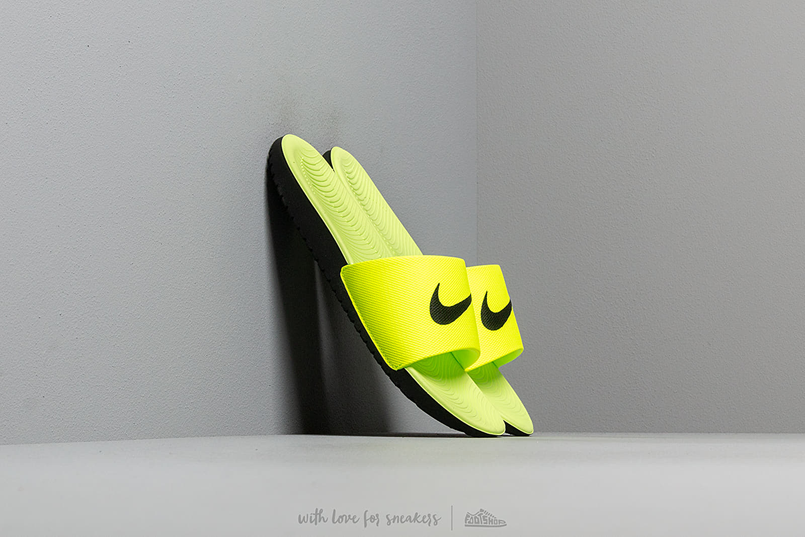 Buty dziecięce Nike Kawa Slide (Gs/Ps) Volt/ Black