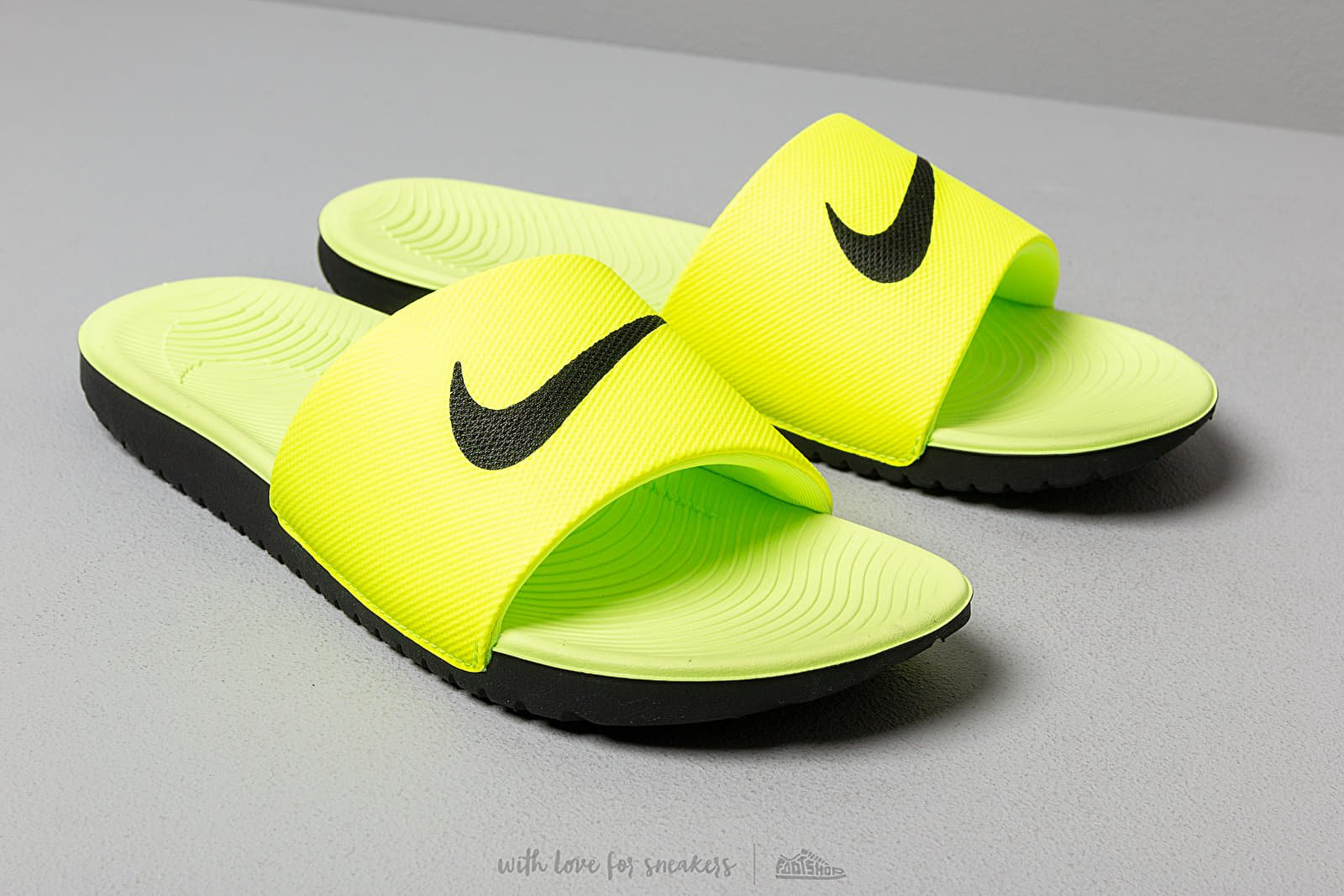 Buty dziecięce Nike Kawa Slide (Gs/Ps) Volt/ Black