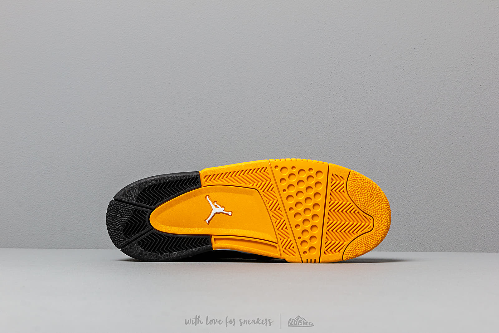 Jordan big fund black and gold store