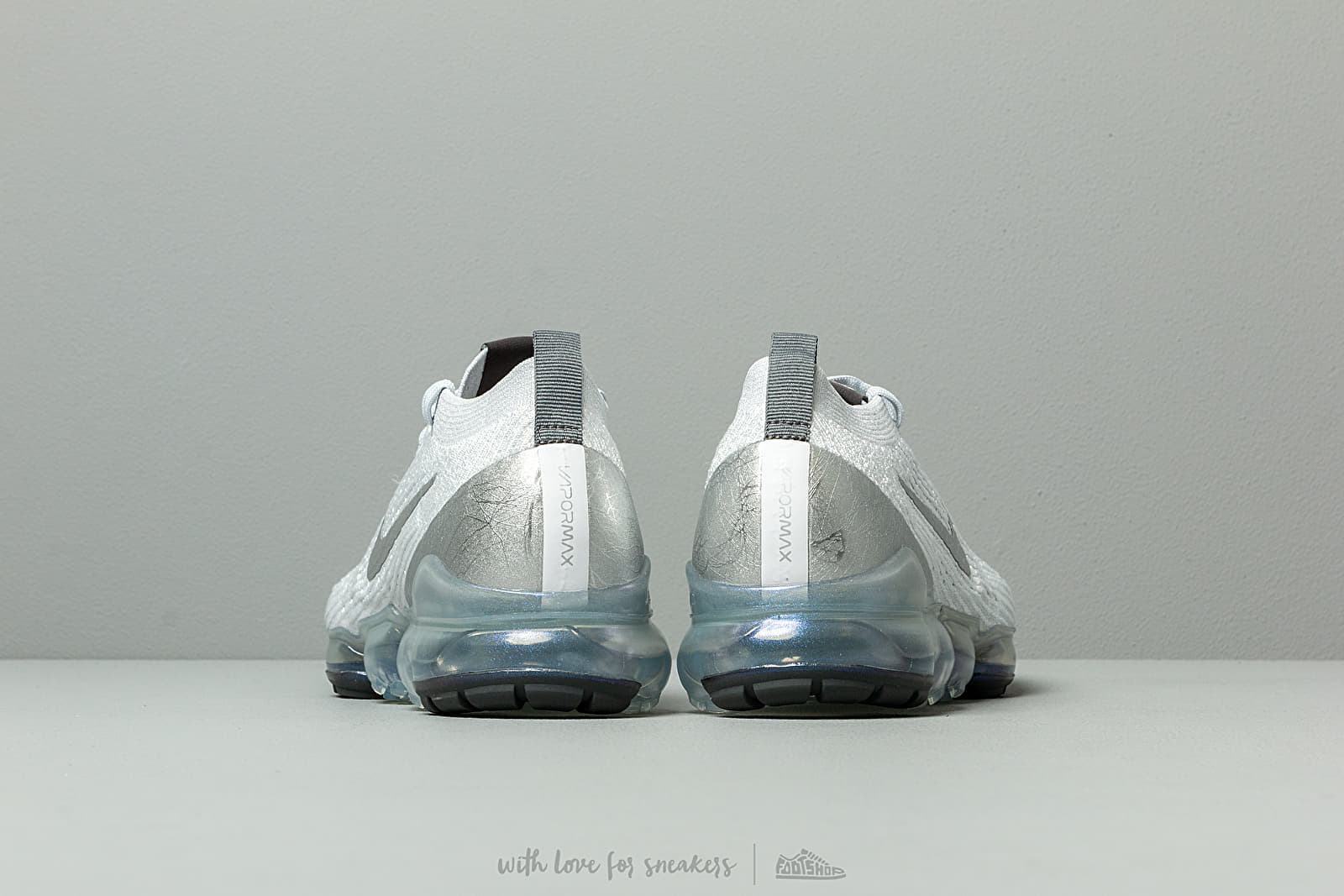 Nike vapormax flyknit 3 white silver deals