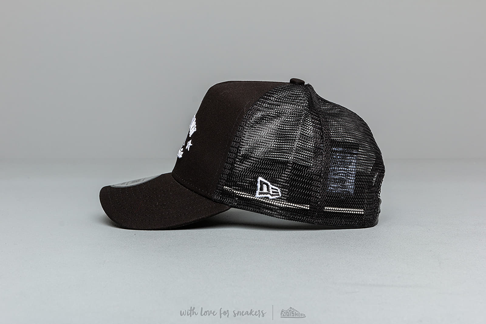 A frame trucker cap sales