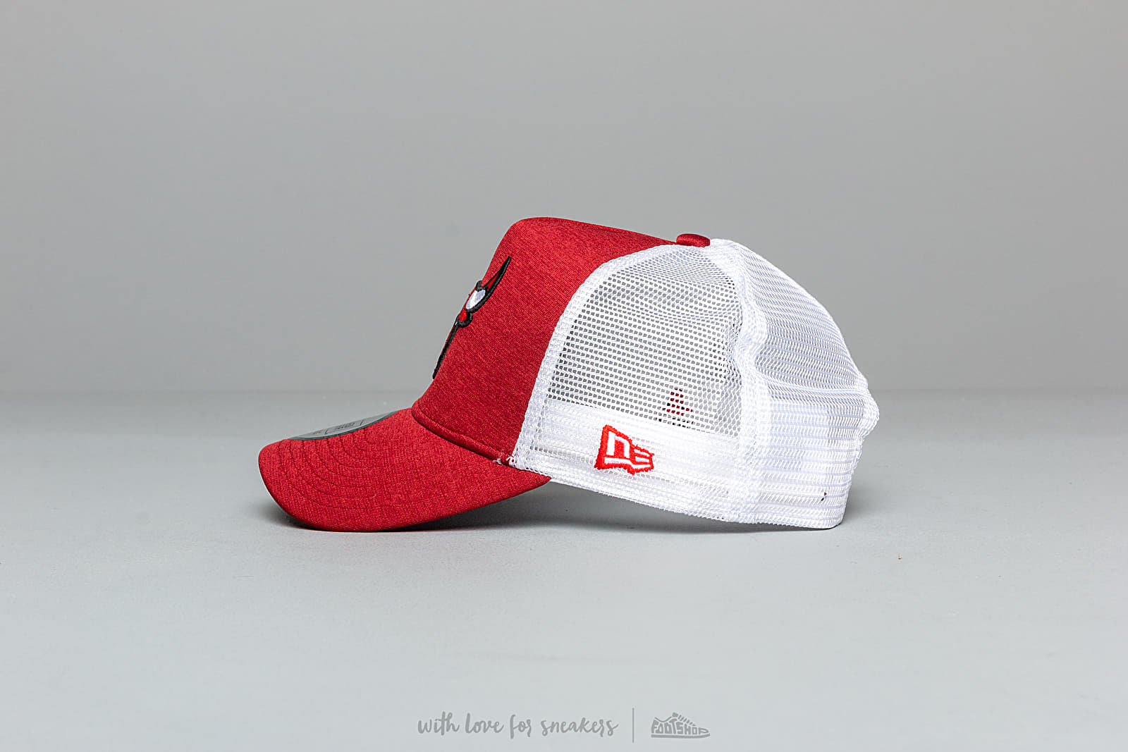 Czapki z daszkiem New Era NBA Shadow Tech Chicago Bulls Trucker White/ Red