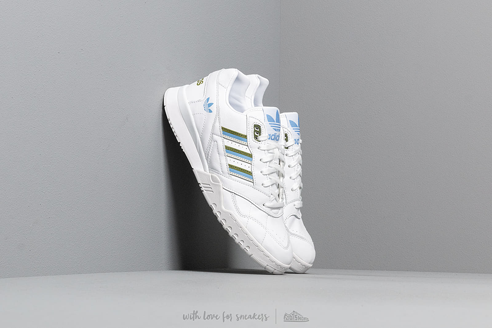 Damen Sneaker und Schuhe adidas A.R. Trainer W Ftw White/ Tech Olive/ Real Blue