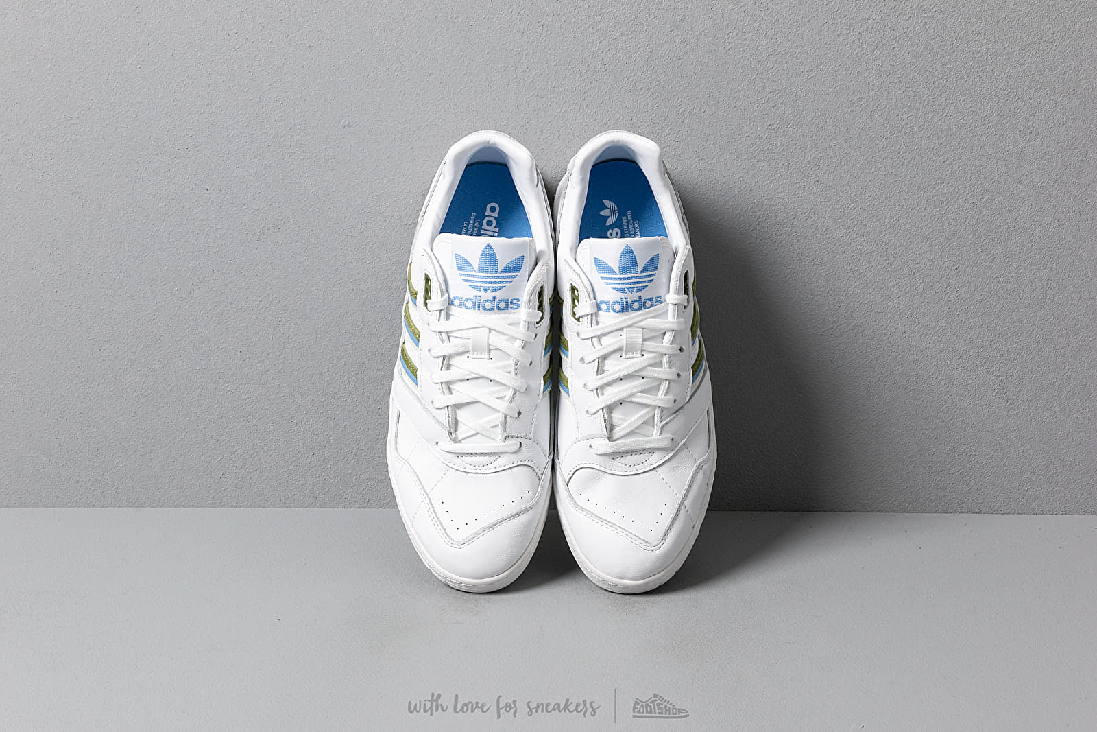 Damen Sneaker und Schuhe adidas A.R. Trainer W Ftw White/ Tech Olive/ Real Blue