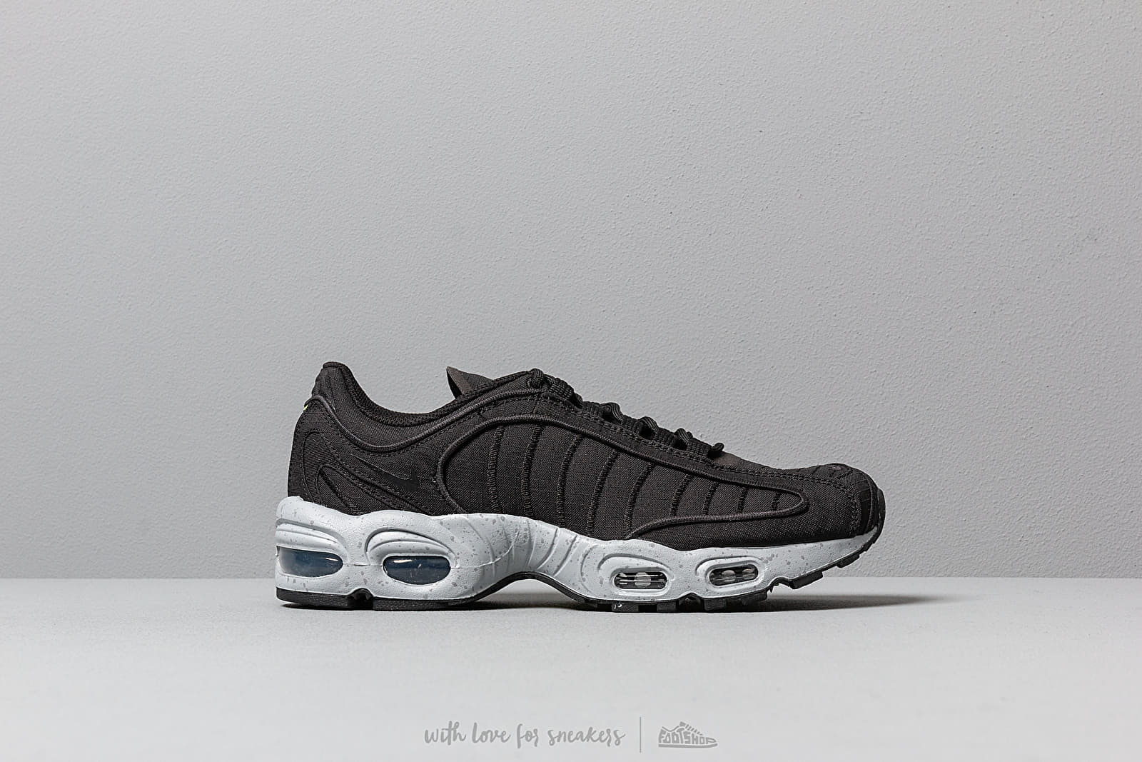 nike tailwind black silver